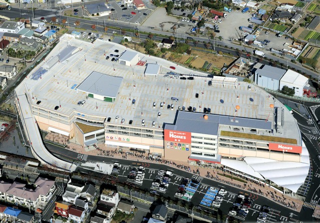 島忠ホームズ　草加舎人店